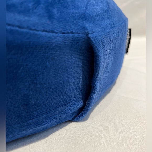 Cabeau Evolution Plus Memory Foam Travel Neck Pillow - Picture 7 of 9